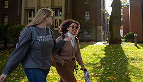 SPU students stroll through Tiffany Loop on campus